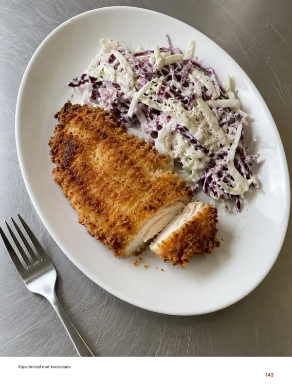 Kipschnitzel met koolsalade: beeld uit het Foody Airfryer-kookboek